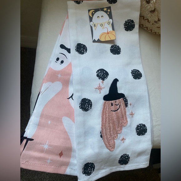 Halloween ghost pink hand towels - Picture 1 of 4